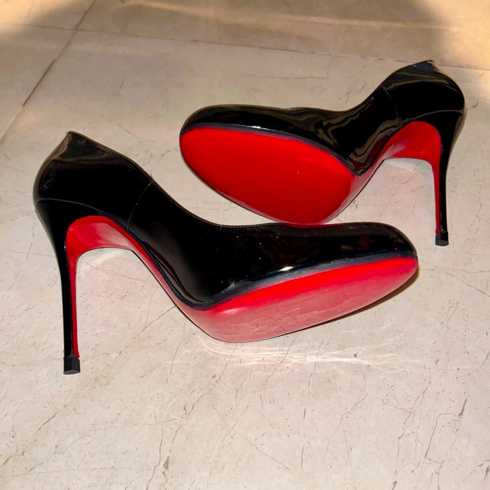 Louboutin Fifi 37.5 (7.5 US) patent leather black size in pristine condition.